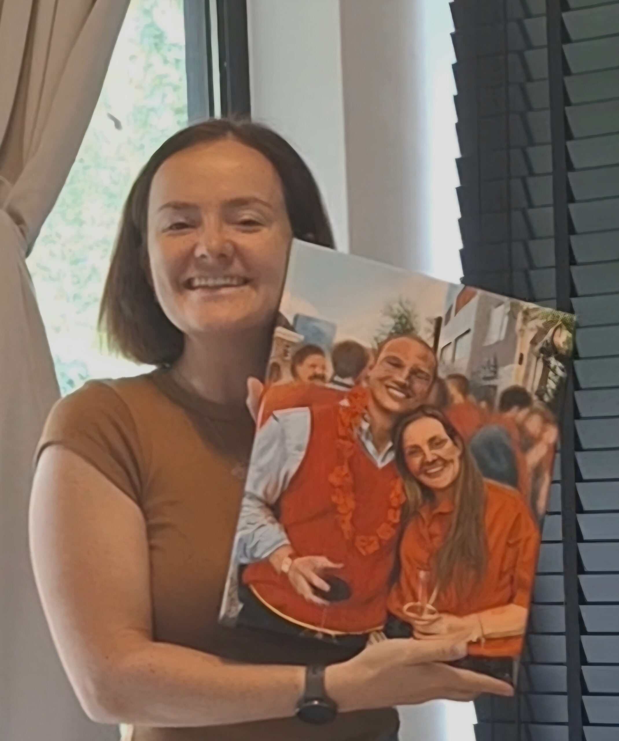 Happy Client holding "Koningsdag" portrait.